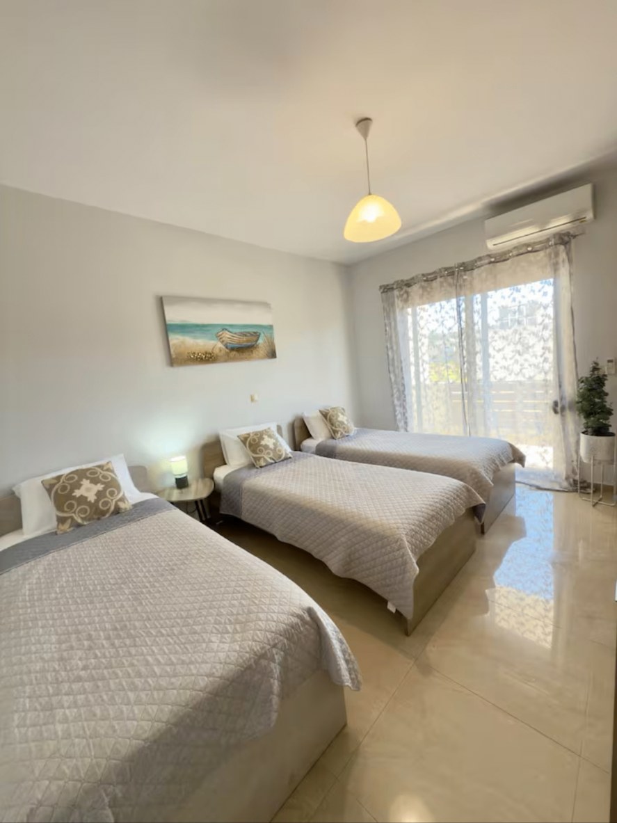 Twin bedroom